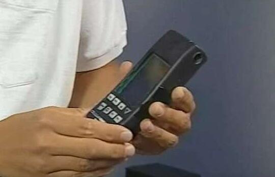 台媒:苹果最快将于 2021 年推出折叠 iPhone,搭载双屏幕