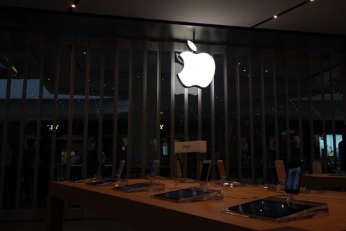 通过调查 60 万用户，报告显示苹果 iPhone 14 系列口碑下滑