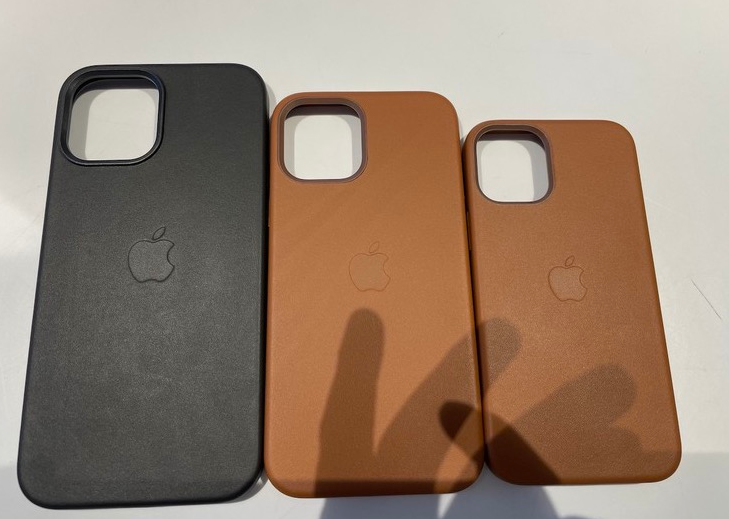 苹果 iPhone 15 机模上手,与 iPhone 14 对比展示细节变化 苹果 iPhone 15 机模上手,与 iPhone 14 对比展示细节变化