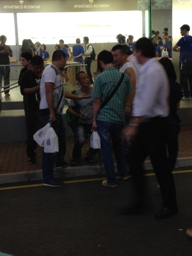 苹果发布新视频宣传 iPhone 14 Plus 长续航，试图提振销量