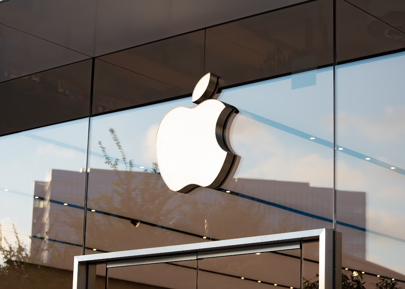 苹果 AirPods 2 需搭配 iOS 12.2 使用，暗示正式版即将到来