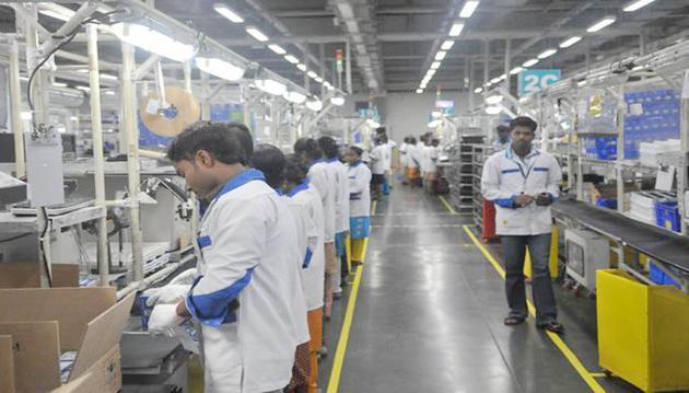 苹果公布Q4财季iPhone销量4551万部:连续三季度滑坡 苹果公布Q4财季iPhone销量4551万部:连续三季度滑坡