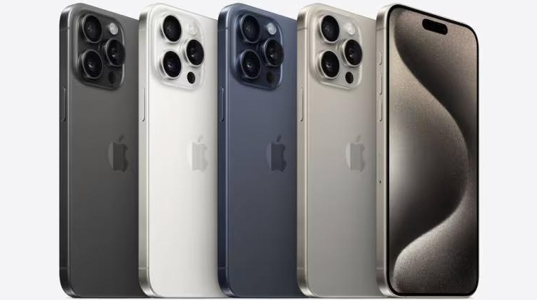 苹果 iPhone 15 机模上手,与 iPhone 14 对比展示细节变化 苹果 iPhone 15 机模上手,与 iPhone 14 对比展示细节变化