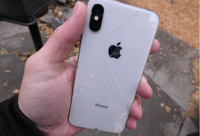 川普:苹果应该搬回美国生产iPhone 川普:苹果应该搬回美国生产iPhone