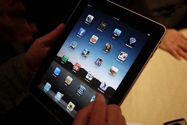 iOS 10.1.1坑哭iPhone 6S/6/5S:电池近乎残废 iOS 10.1.1坑哭iPhone 6S/6/5S:电池近乎残废