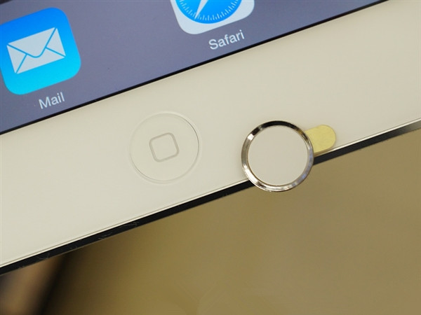 苹果 iPhone 精织斜纹保护套又被吐槽：使用 5 个月变“战损”级别