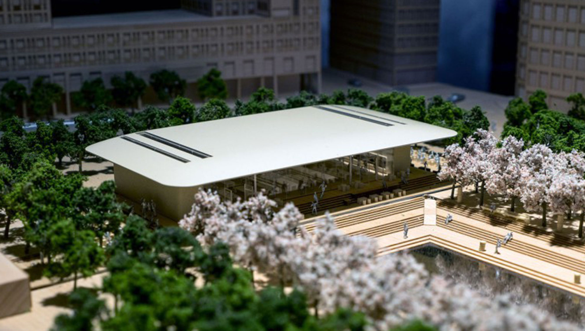 iPhone三年才来一次大更，苹果这么玩火扛得住？