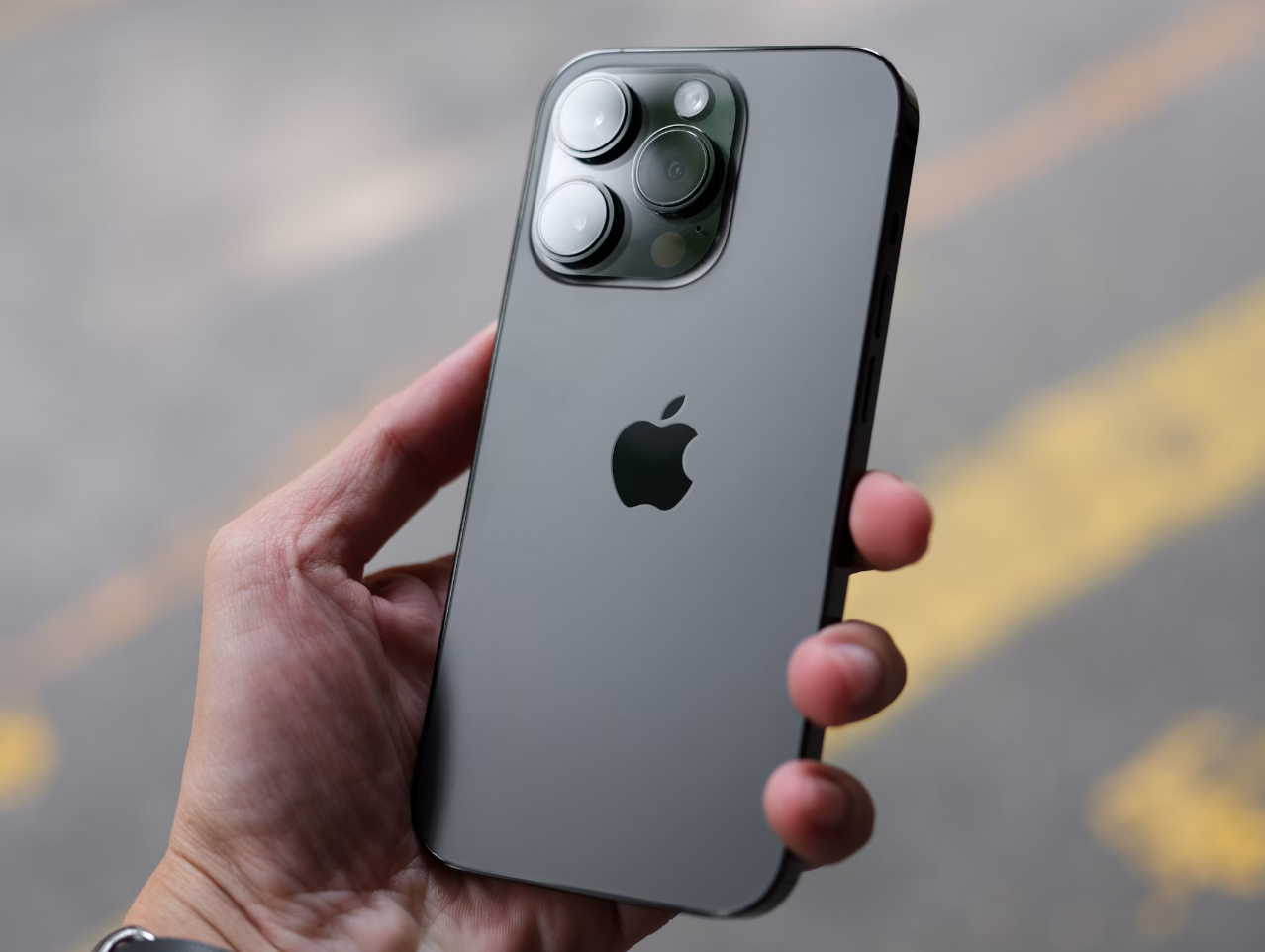 iPhone6 仍为三色,更大扬声器 iPhone6 仍为三色,更大扬声器